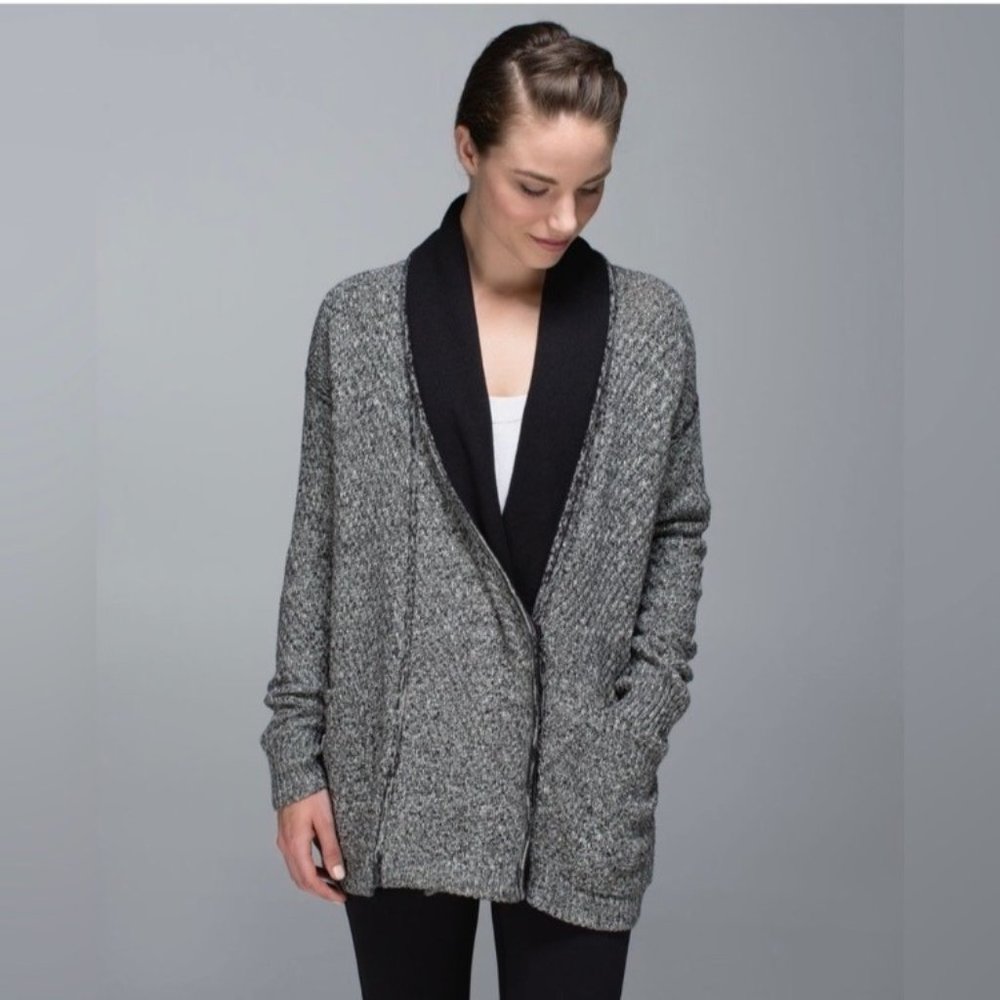 Lululemon Size S 4 Cardigan Cotton Tweed Black Post Practice 6702 GUC Snap